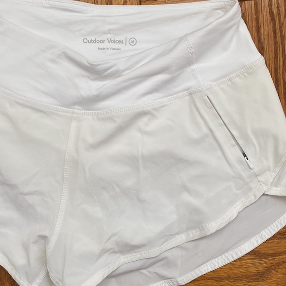 (2) Outdoor Voices Hudson 2.5” Shorts - Picture 4 of 5